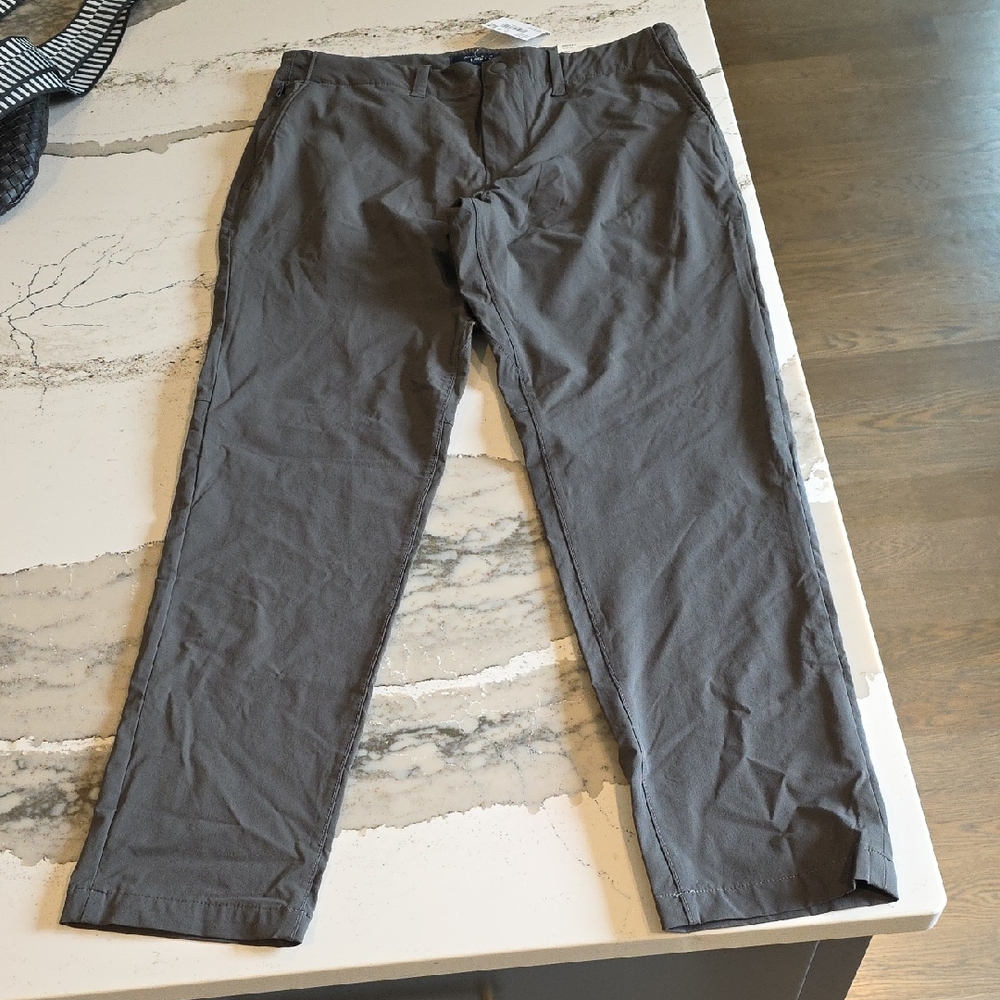 AE Good Vibes Tech Khakis.
